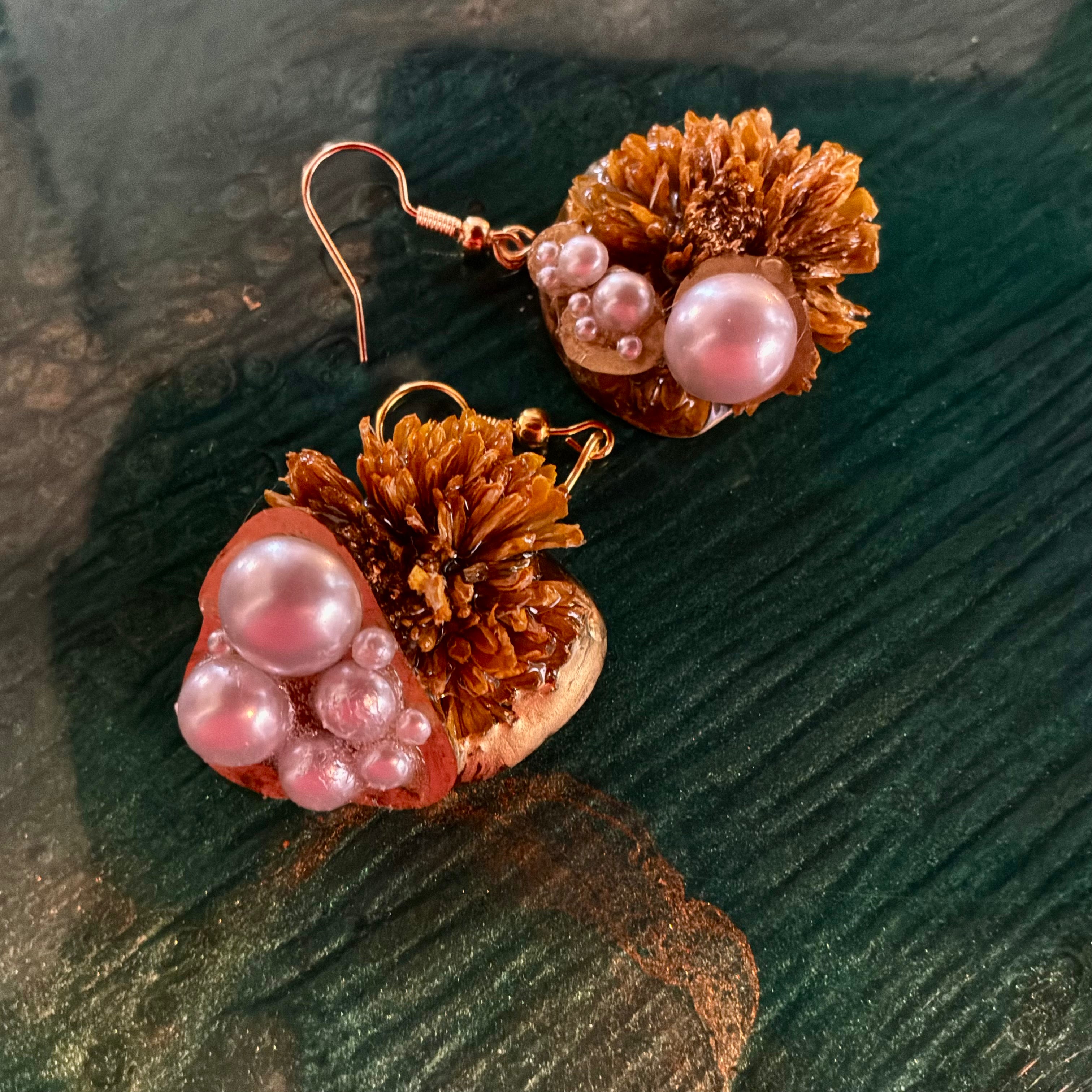 Marigold Earrings multi pearl